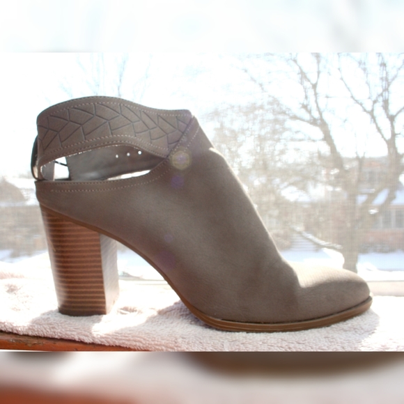 Suede boots - great condition - Picture 1 of 6